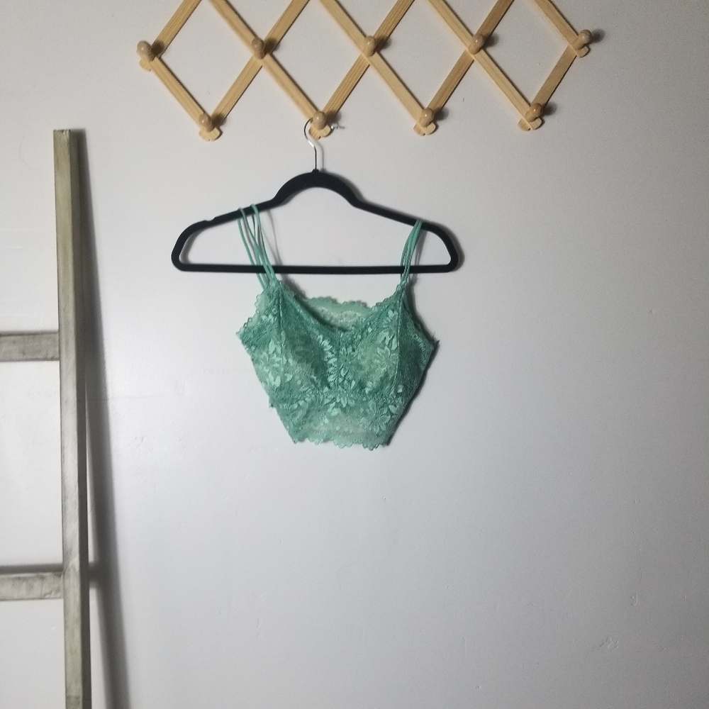 NWOT LACEY GREEN BRA SIZE M-L